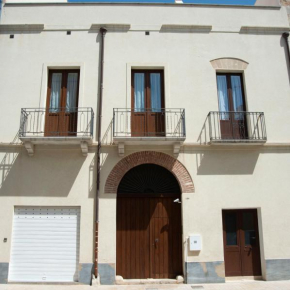Cortile Bassi 185 Trapani